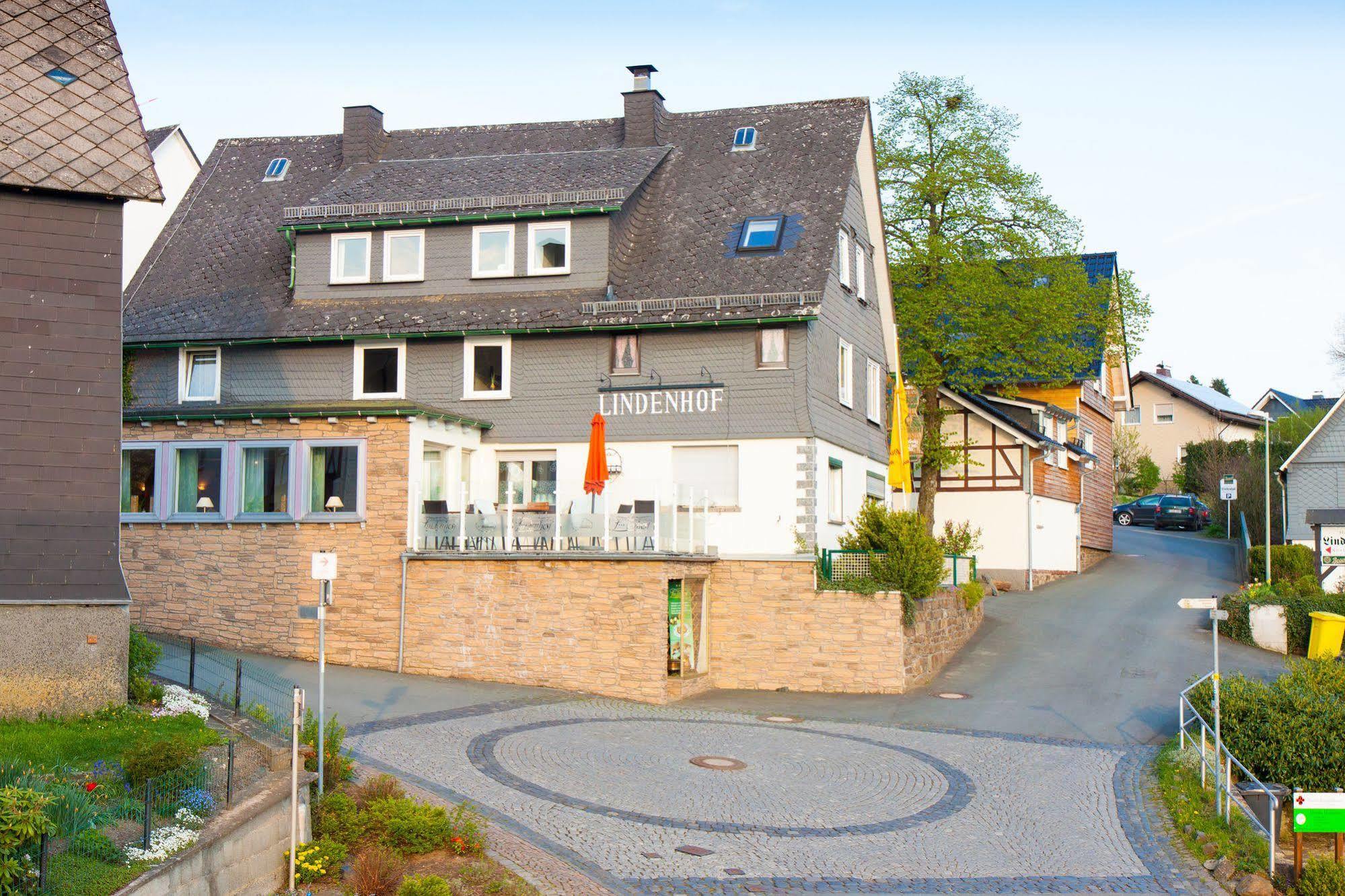 Hotel Restaurant Lindenhof Bad Laasphe Exterior photo